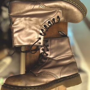 Pre- Loved Gold Doc. MARTENS